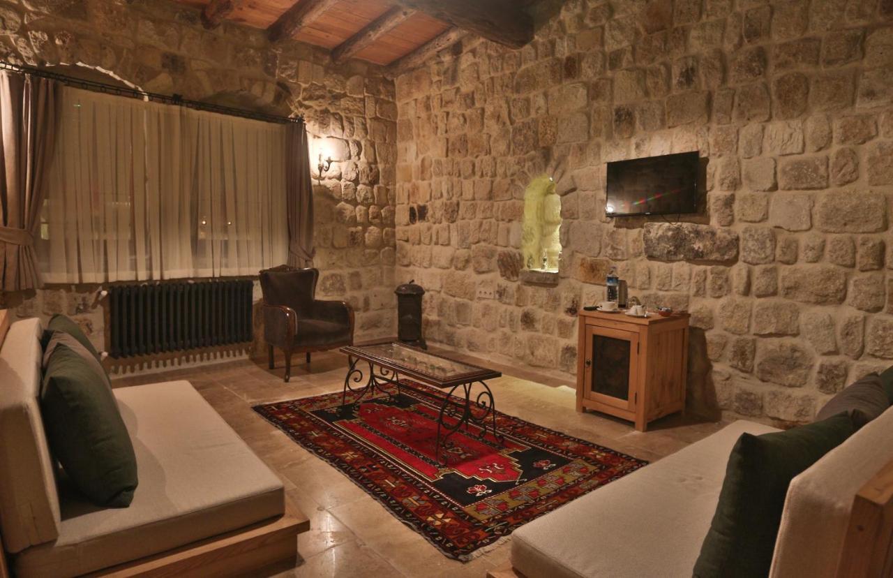 Acropolis Cave Suite Юргюп Екстериор снимка