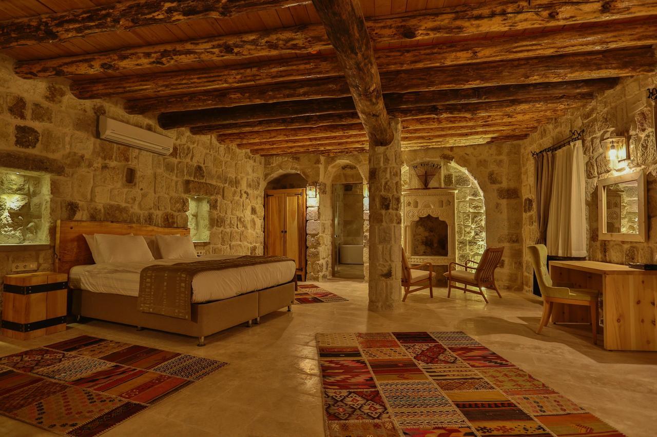 Acropolis Cave Suite Юргюп Екстериор снимка