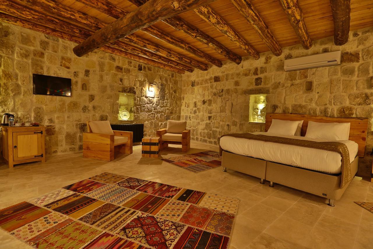 Acropolis Cave Suite Юргюп Екстериор снимка