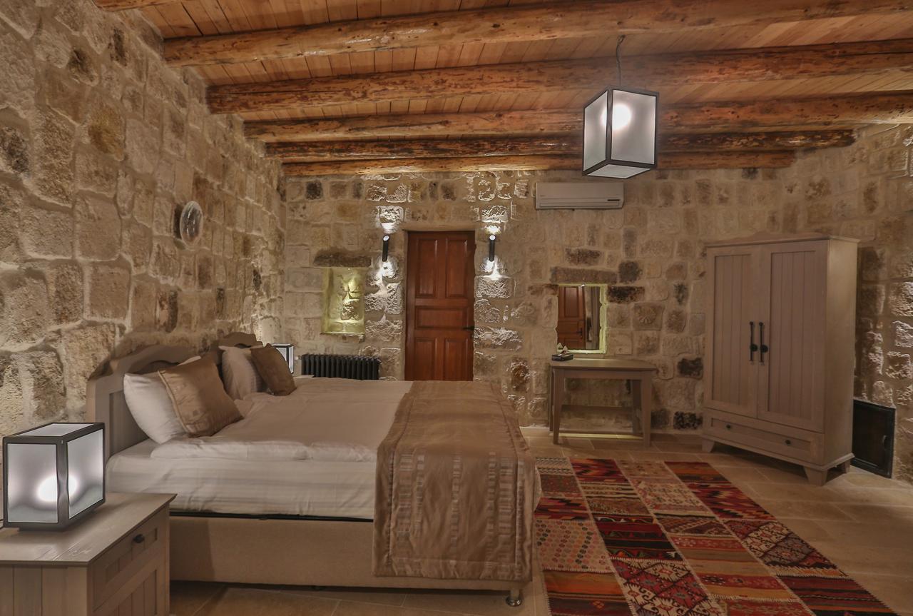 Acropolis Cave Suite Юргюп Екстериор снимка