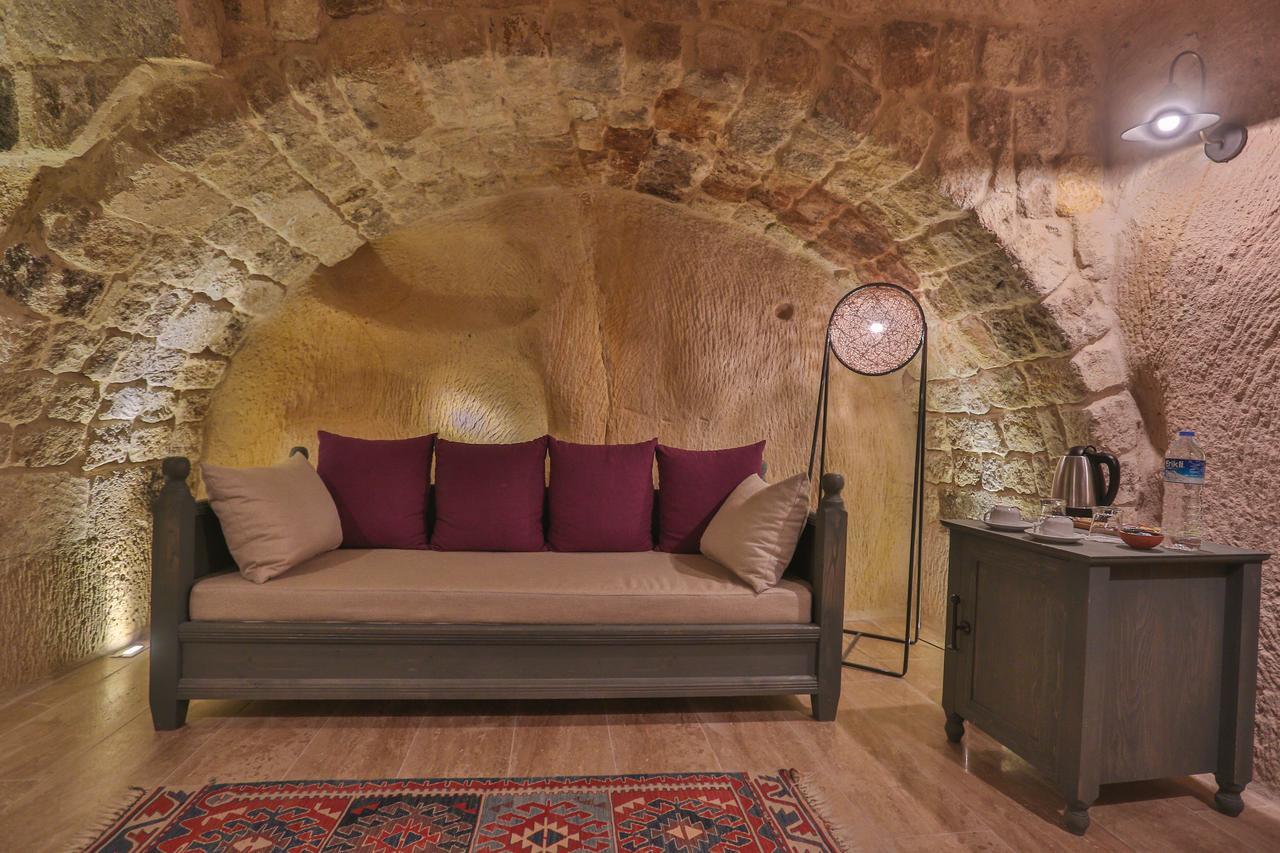 Acropolis Cave Suite Юргюп Екстериор снимка