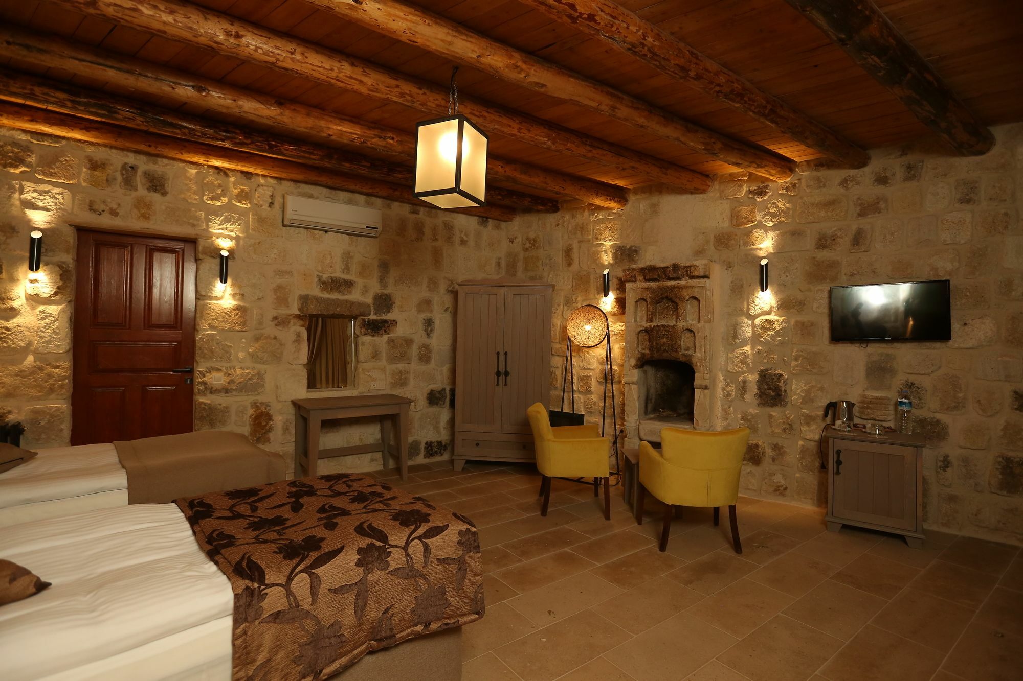 Acropolis Cave Suite Юргюп Екстериор снимка