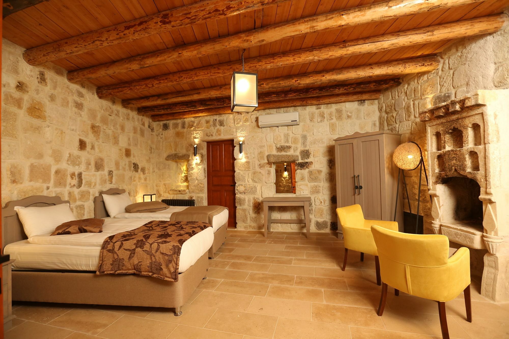 Acropolis Cave Suite Юргюп Екстериор снимка